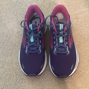 Brooks Adrenaline GTS 22 Women’s Size 9.5